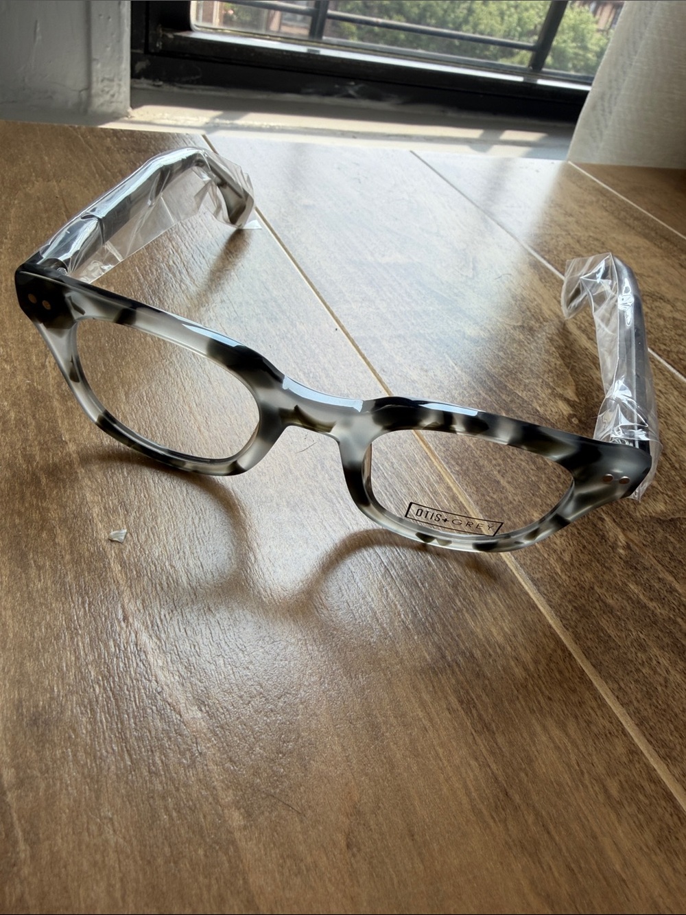 Otis + Grey Women's Gray Tortoiseshell Round Frame Glasses -44-22-145